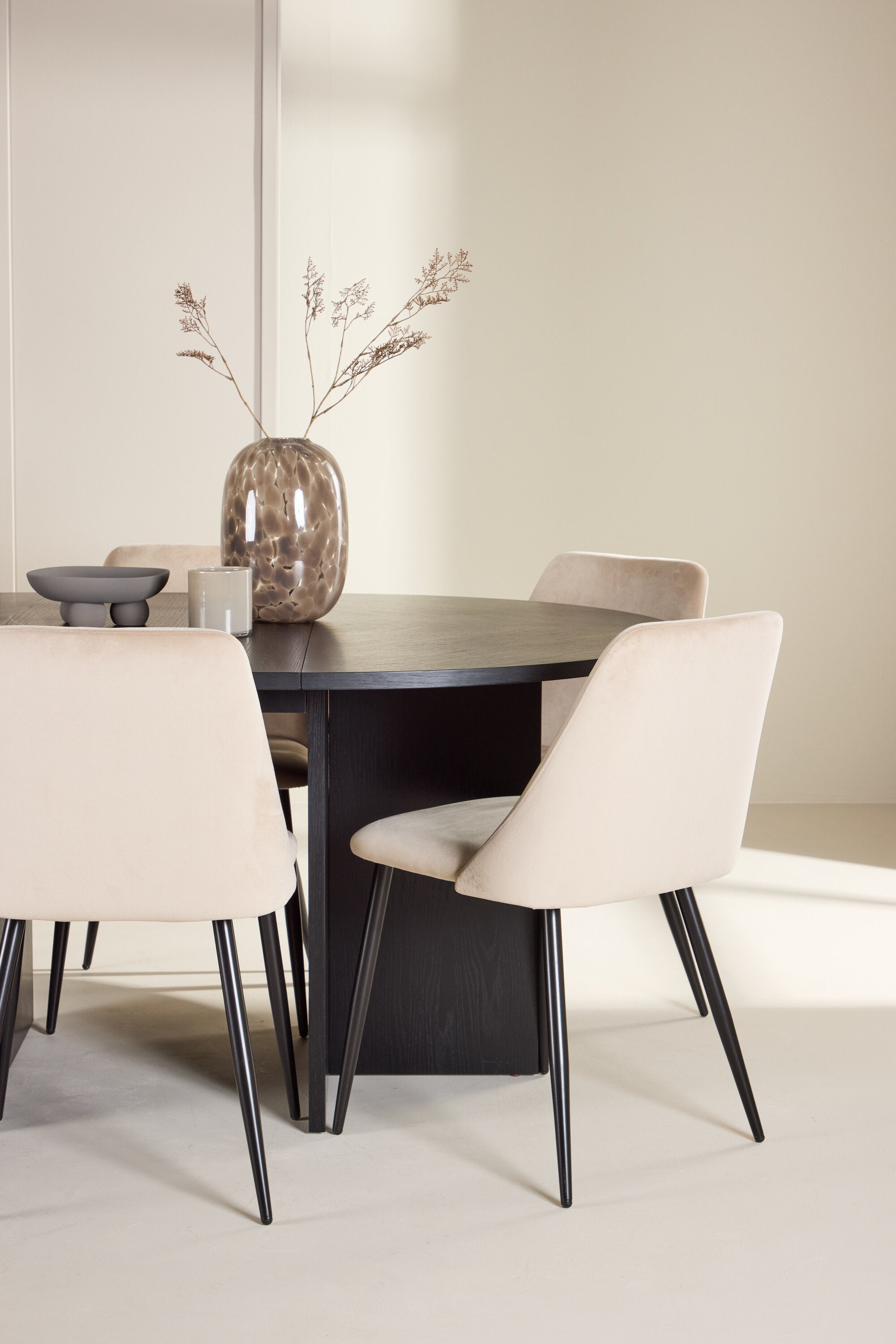 gr24730_4_m_95a58aec-44a0-4315-bfeb-ef4cd880ae3e Esstisch Strada Mit Night Stuhl Ovales Essgruppen Set