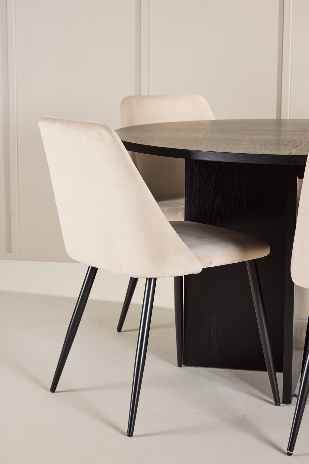 gr24730_5_m_4f82332a-dc78-410d-8e6c-cb429a98f637 Esstisch Strada Mit Night Stuhl Ovales Essgruppen Set