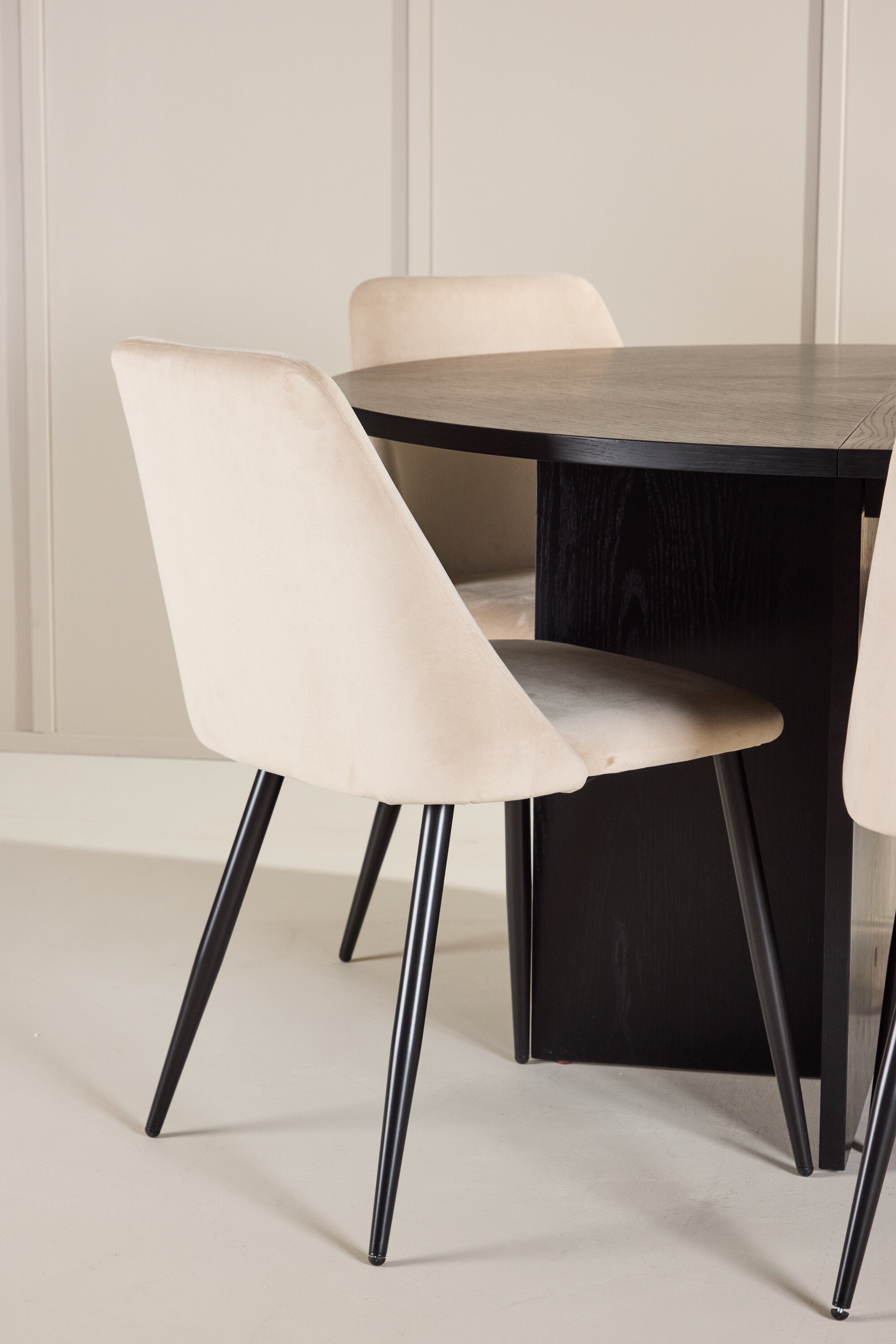 gr24730_5_m_4f82332a-dc78-410d-8e6c-cb429a98f637 Esstisch Strada Mit Night Stuhl Ovales Essgruppen Set