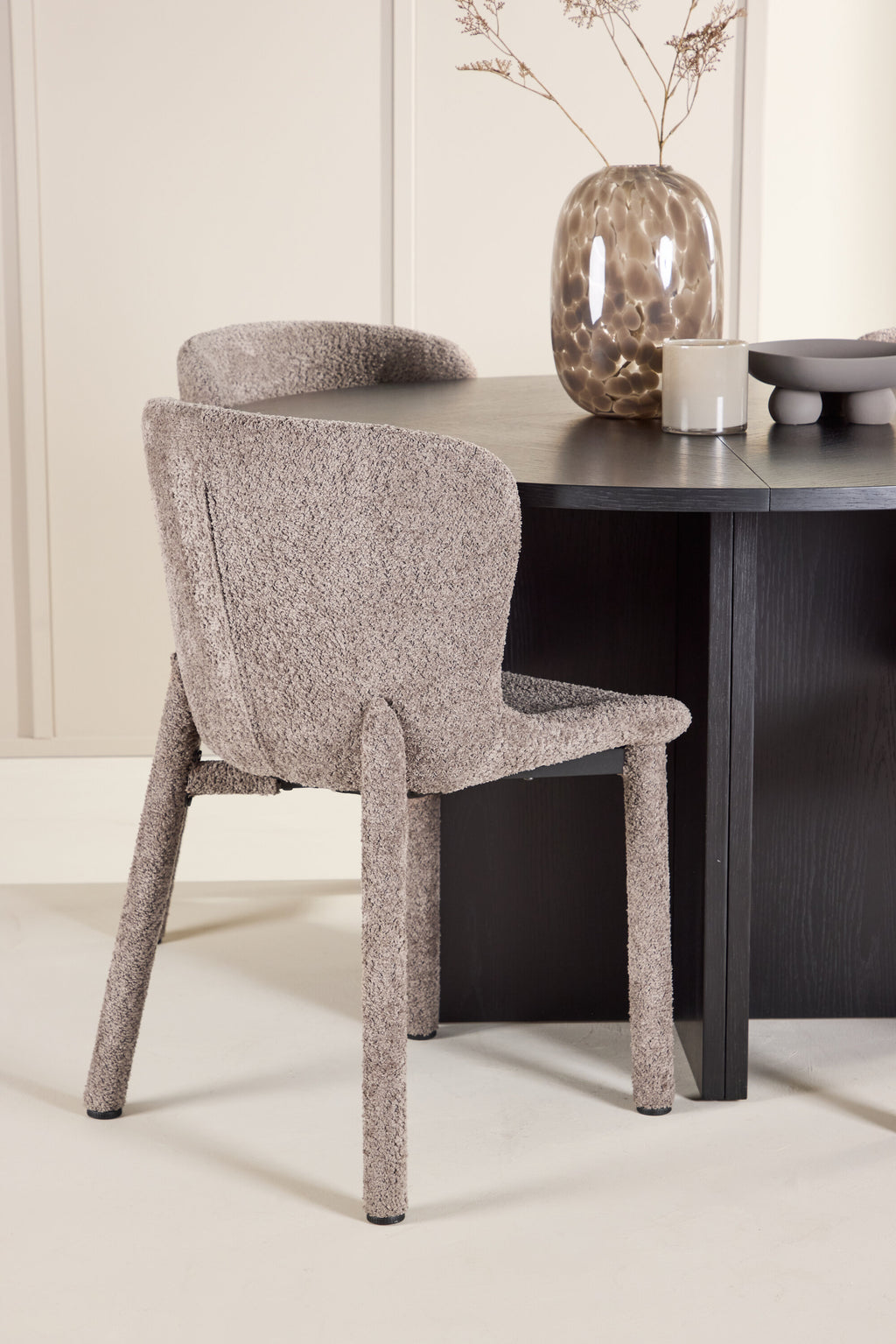 gr24731_3_m_d661f2db-618b-43e3-9314-b1b05eb857ff Esstisch Strada Mit Astoria Stuhl Ovales Essgruppen Set