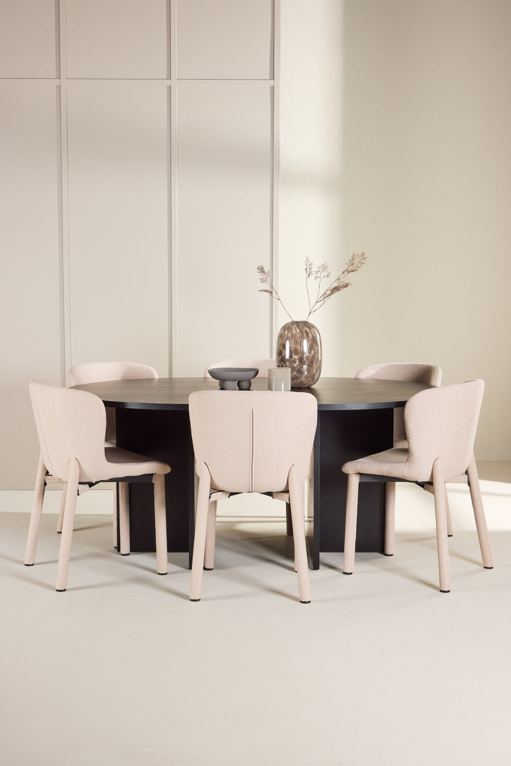 gr24734_1_m_0450a372-302b-443a-93e1-32ff399ab138 Esstisch Strada Mit Astoria Stuhl Ovales Essgruppen Set