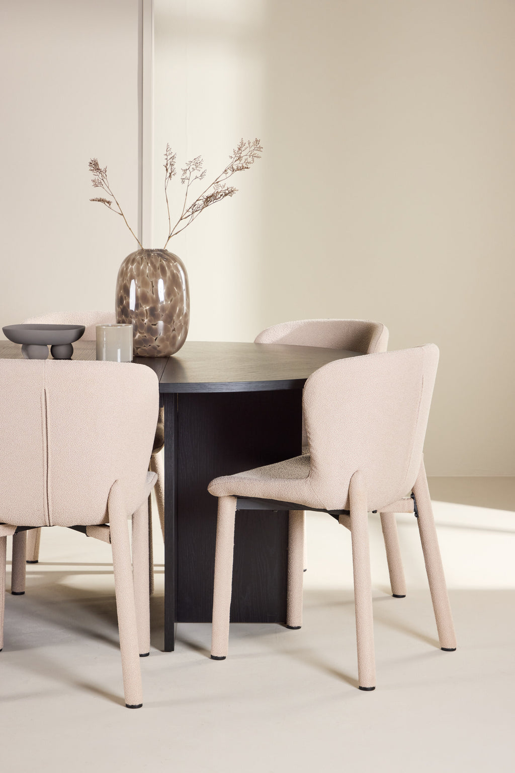 gr24734_4_m_fc66ec3c-fe1d-4cae-a026-d8ed3ed094ef Esstisch Strada Mit Astoria Stuhl Ovales Essgruppen Set