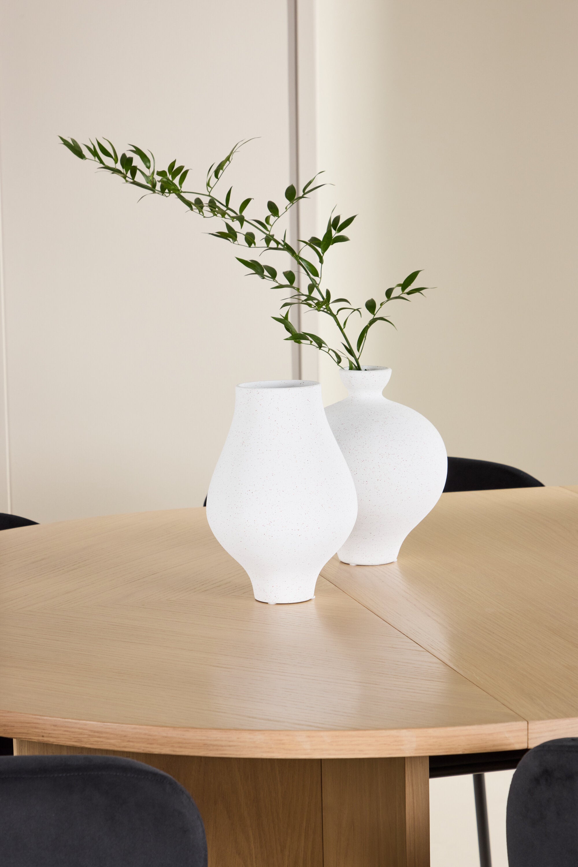 gr24738_7_m_c0e361e8-652a-49fb-87fe-db069c9e9479 Esstisch Strada Mit Edina Stuhl Ovales Essgruppen Set