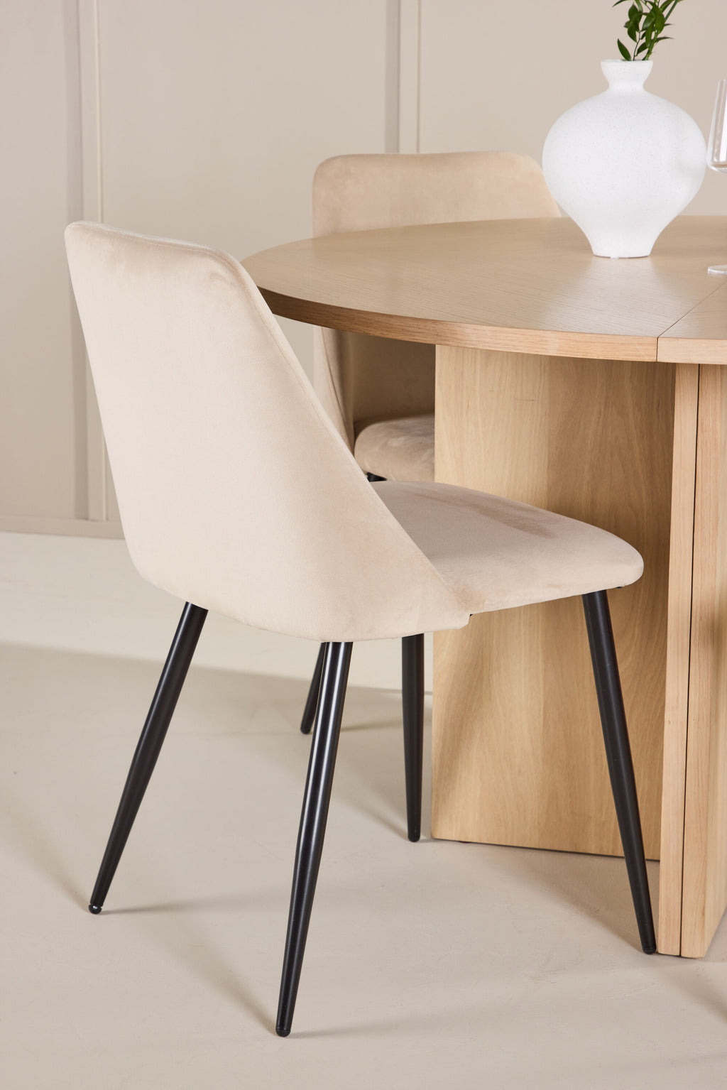 gr24741_3_m_01ac7365-8770-4535-b59c-9f0590e2359e Esstisch Strada Mit Night Stuhl Ovales Essgruppen Set