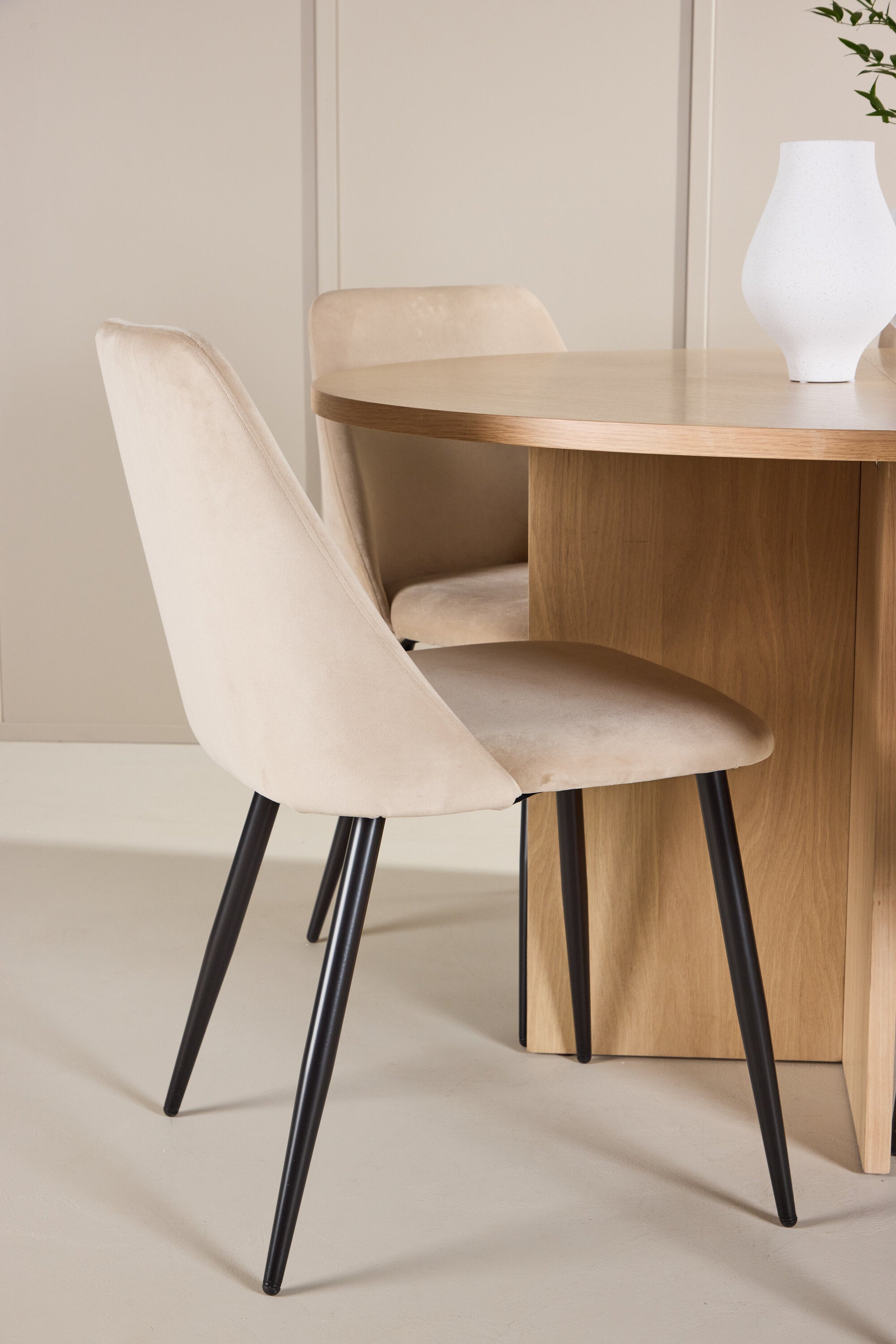 gr24742_5_m_b9be3e5a-d87e-4b2a-bea4-87dc08173611 Esstisch Strada Mit Night Stuhl Ovales Essgruppen Set