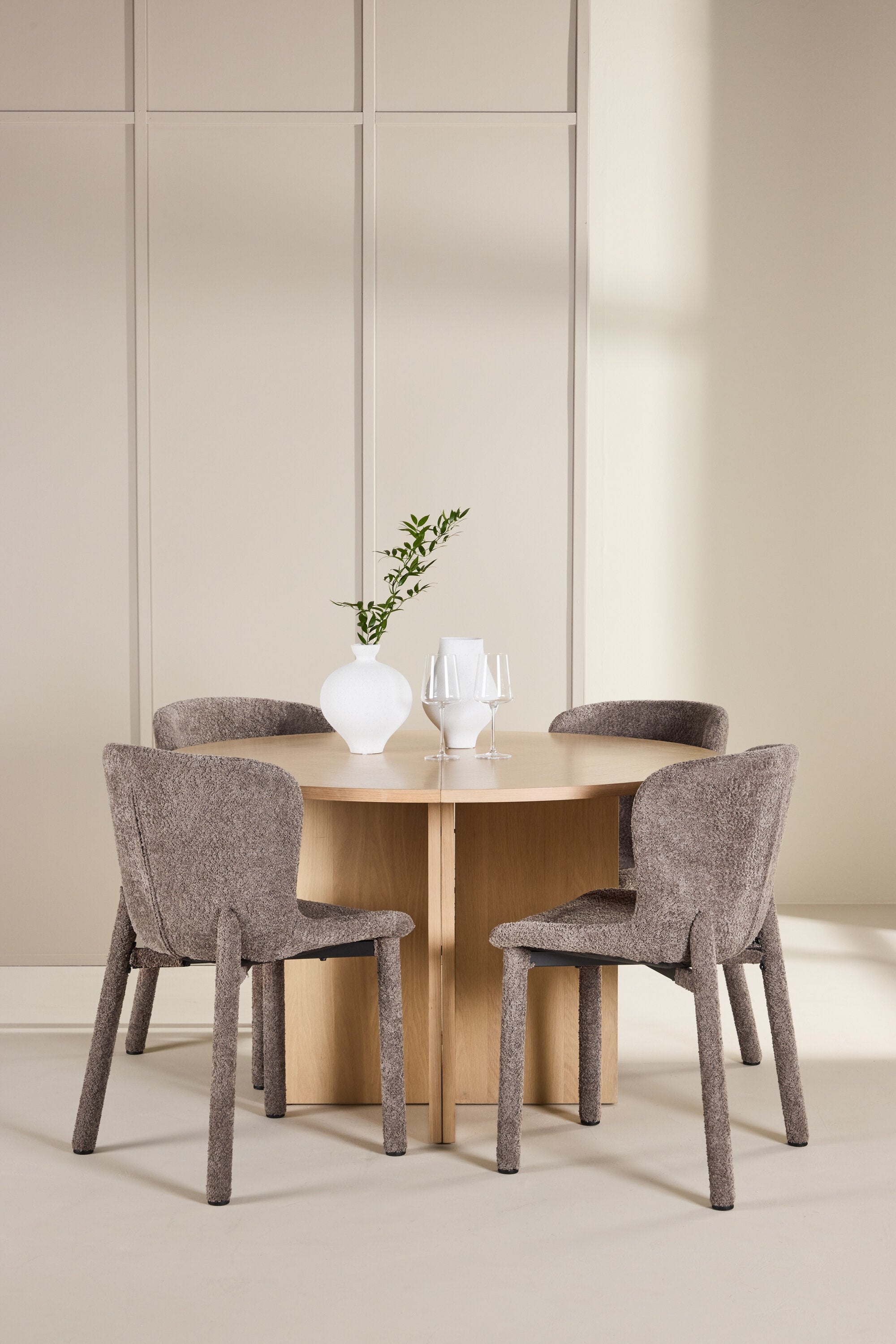 gr24743_1_m_a144cdeb-7c1f-4bdf-906d-7dc248196eb4 Esstisch Strada Mit Astoria Stuhl Ovales Essgruppen Set