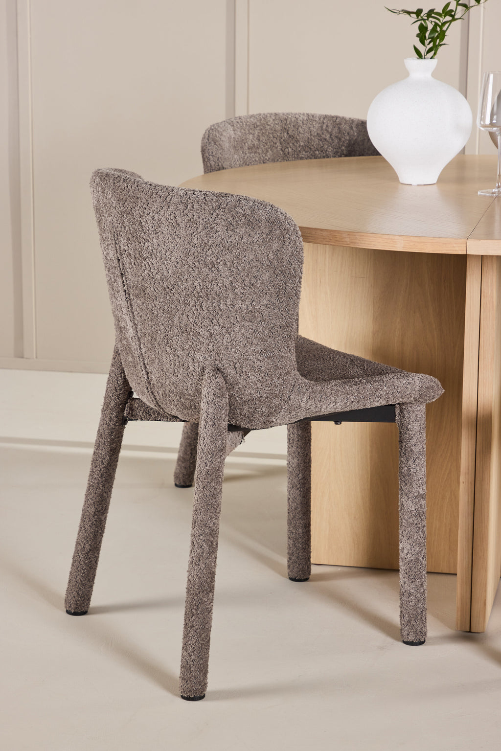 gr24743_3_m_c63ccdce-7434-46ad-b6e5-e606ef03a0e7 Esstisch Strada Mit Astoria Stuhl Ovales Essgruppen Set