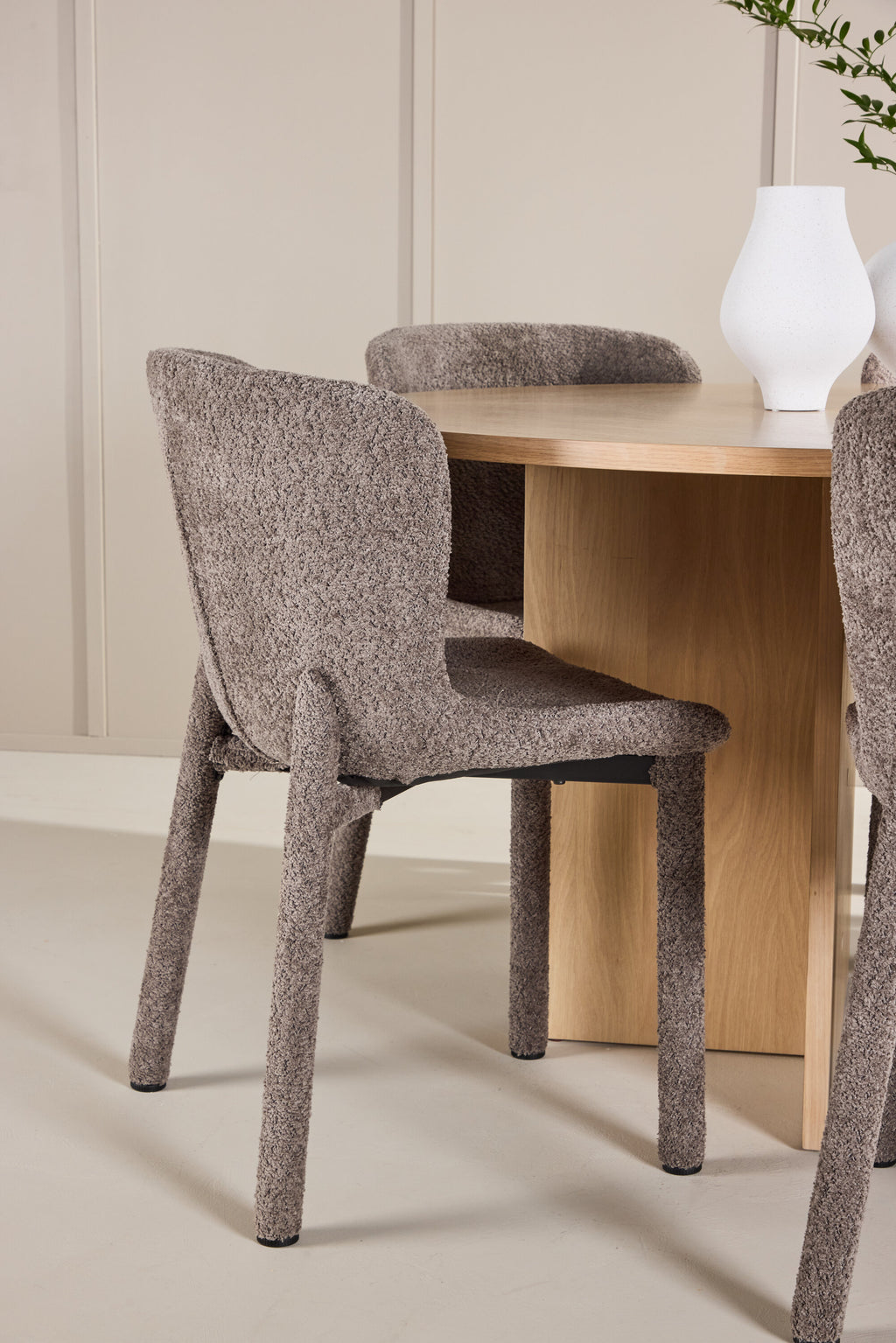 gr24744_7_m_827591d9-201c-4519-adc3-d8f740db2e88 Esstisch Strada Mit Astoria Stuhl Ovales Essgruppen Set