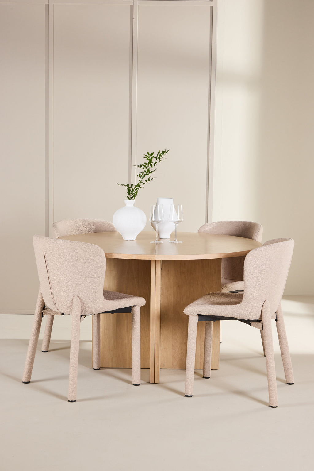 gr24745_1_m_1a3dc32c-9c38-4e5c-96e1-269a4723003d Esstisch Strada Mit Astoria Stuhl Ovales Essgruppen Set