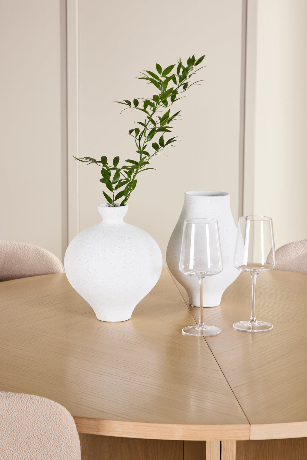 gr24745_5_m_ec261f34-e09e-47b4-8300-5093fb57a4ed Esstisch Strada Mit Astoria Stuhl Ovales Essgruppen Set