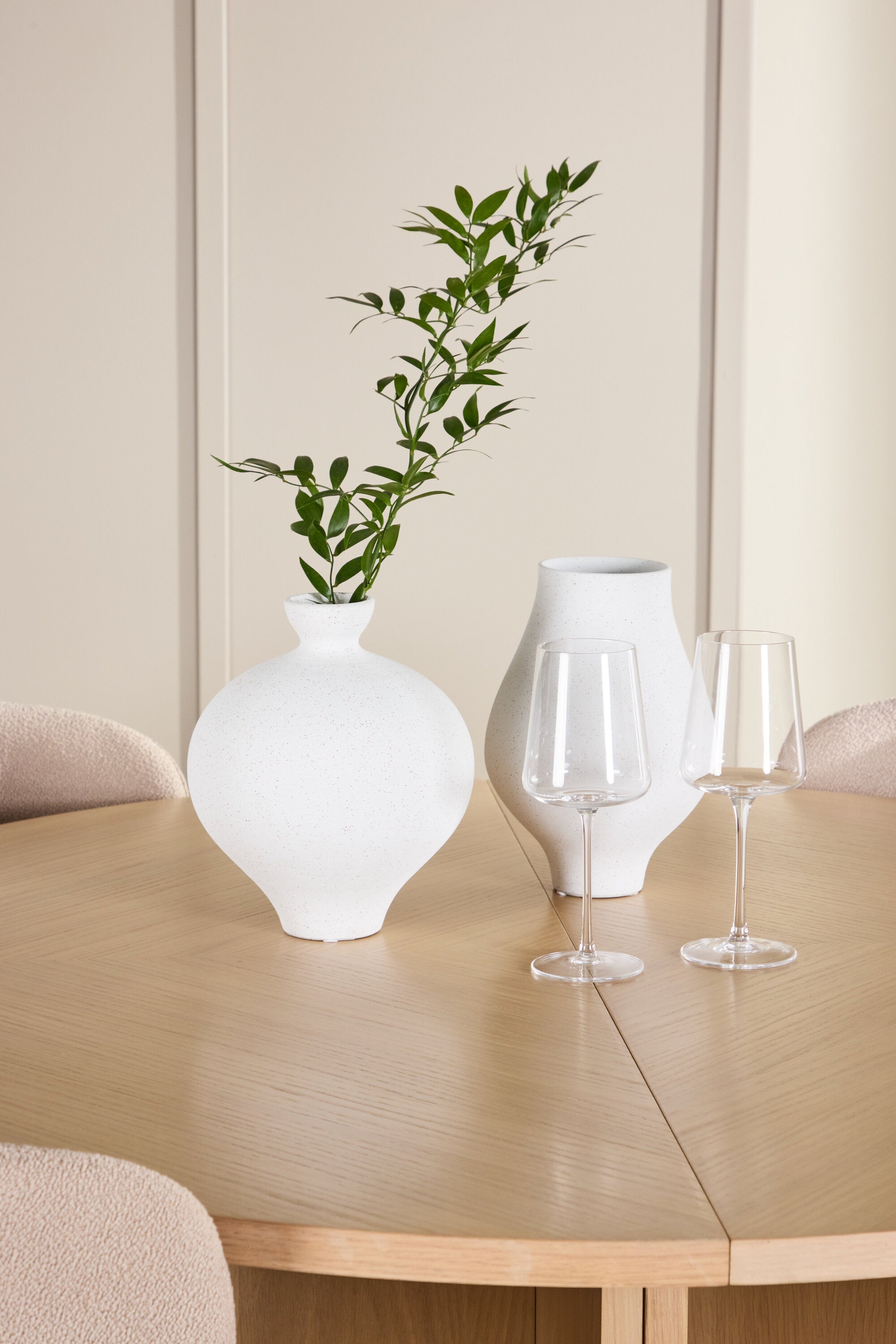 gr24745_5_m_ec261f34-e09e-47b4-8300-5093fb57a4ed Esstisch Strada Mit Astoria Stuhl Ovales Essgruppen Set