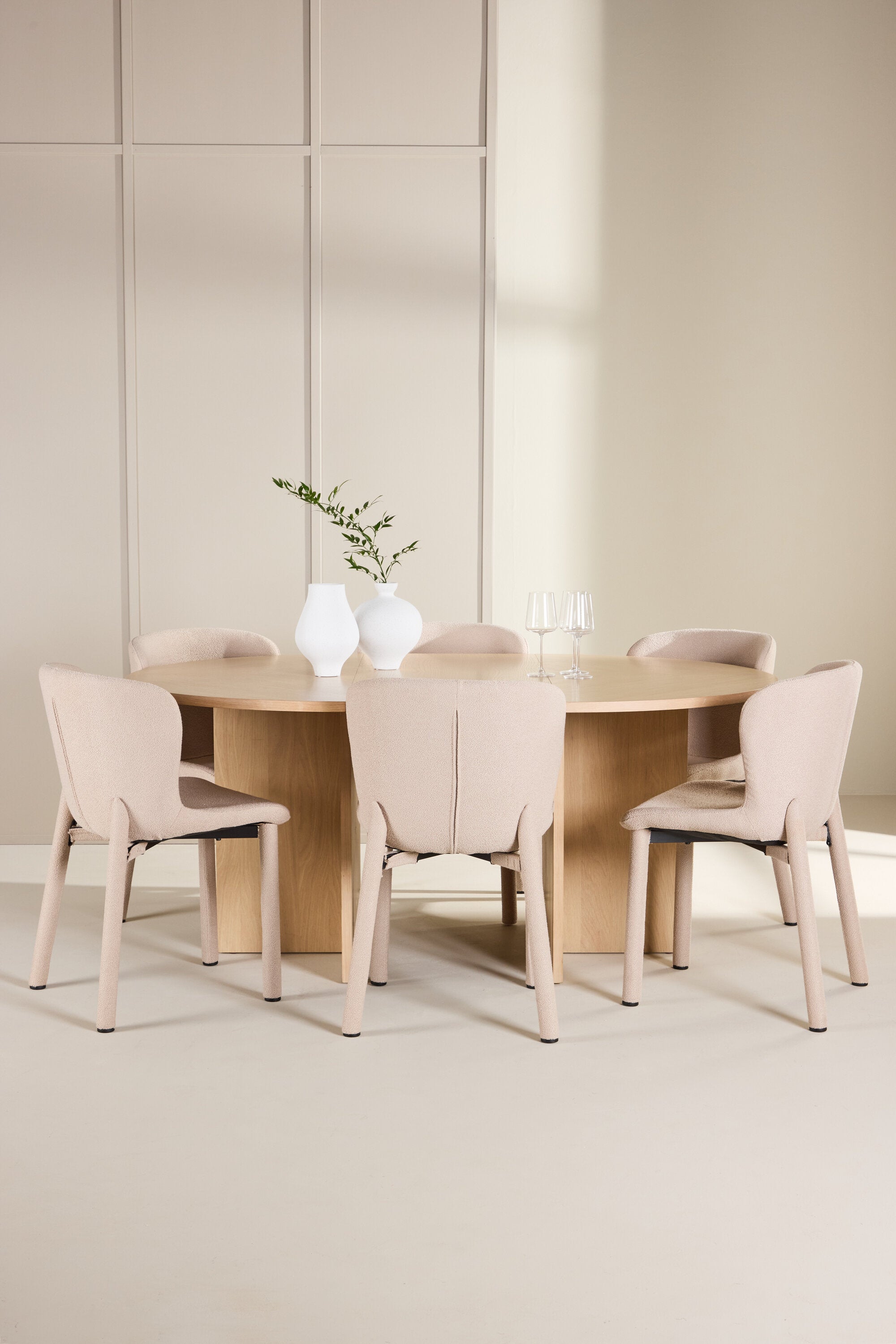 gr24746_1_m_12d4efc2-3116-49b3-ae88-4704fd7c94af Esstisch Strada Mit Astoria Stuhl Ovales Essgruppen Set