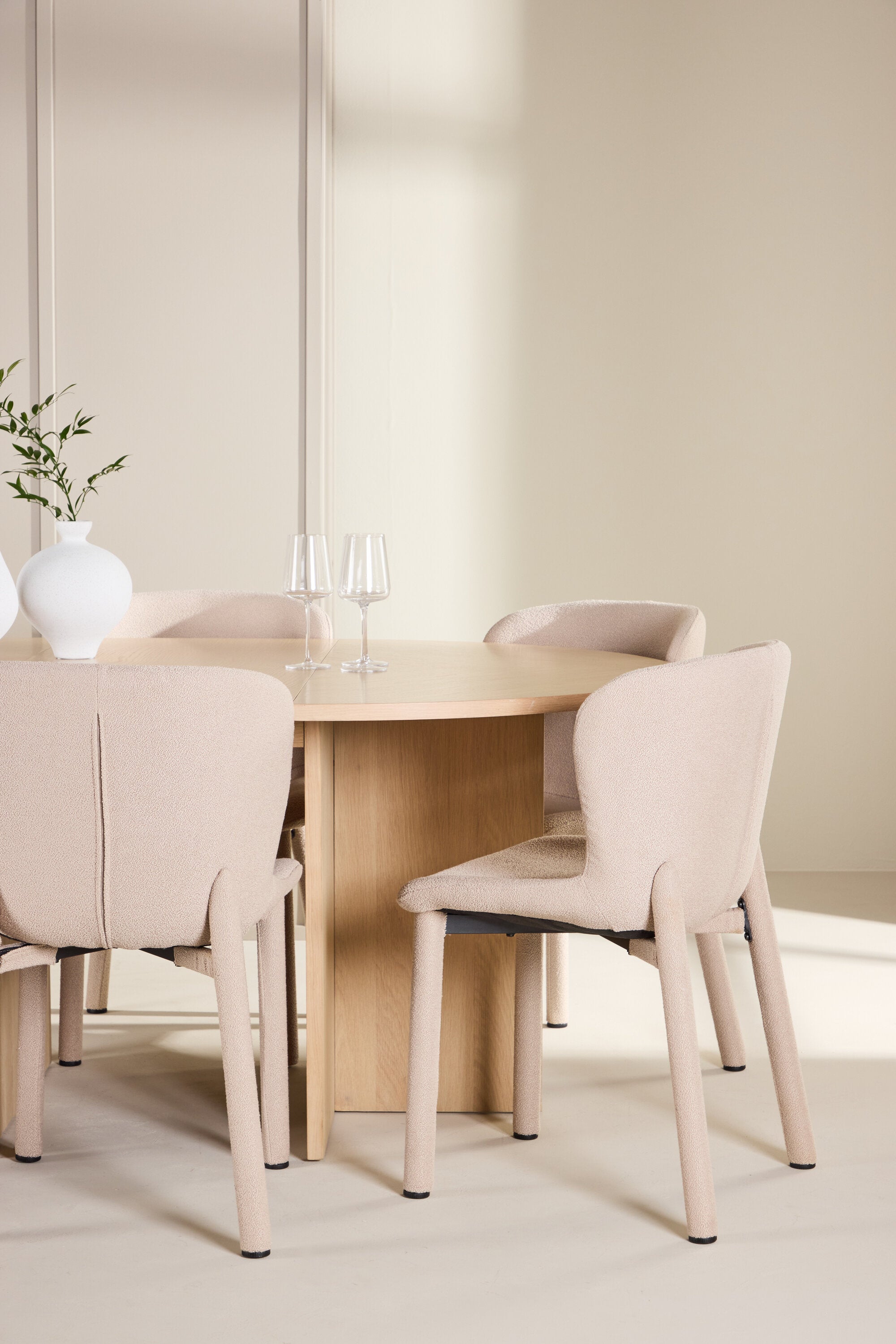 gr24746_4_m_2537673d-0b48-4e05-baf4-76e81d387c38 Esstisch Strada Mit Astoria Stuhl Ovales Essgruppen Set