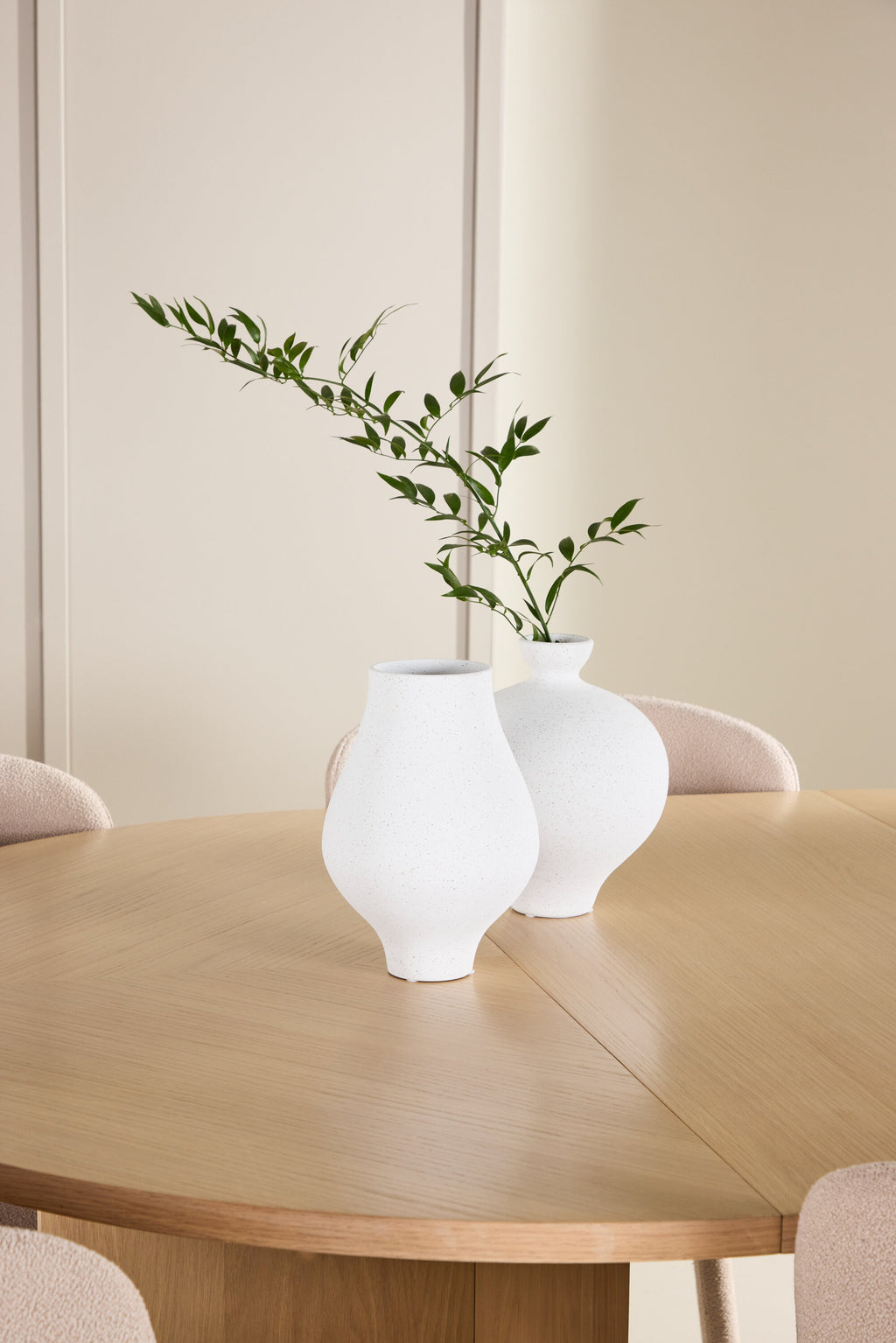 gr24746_5_m_0dace2a6-da4b-4315-a132-b846aa16f4e2 Esstisch Strada Mit Astoria Stuhl Ovales Essgruppen Set