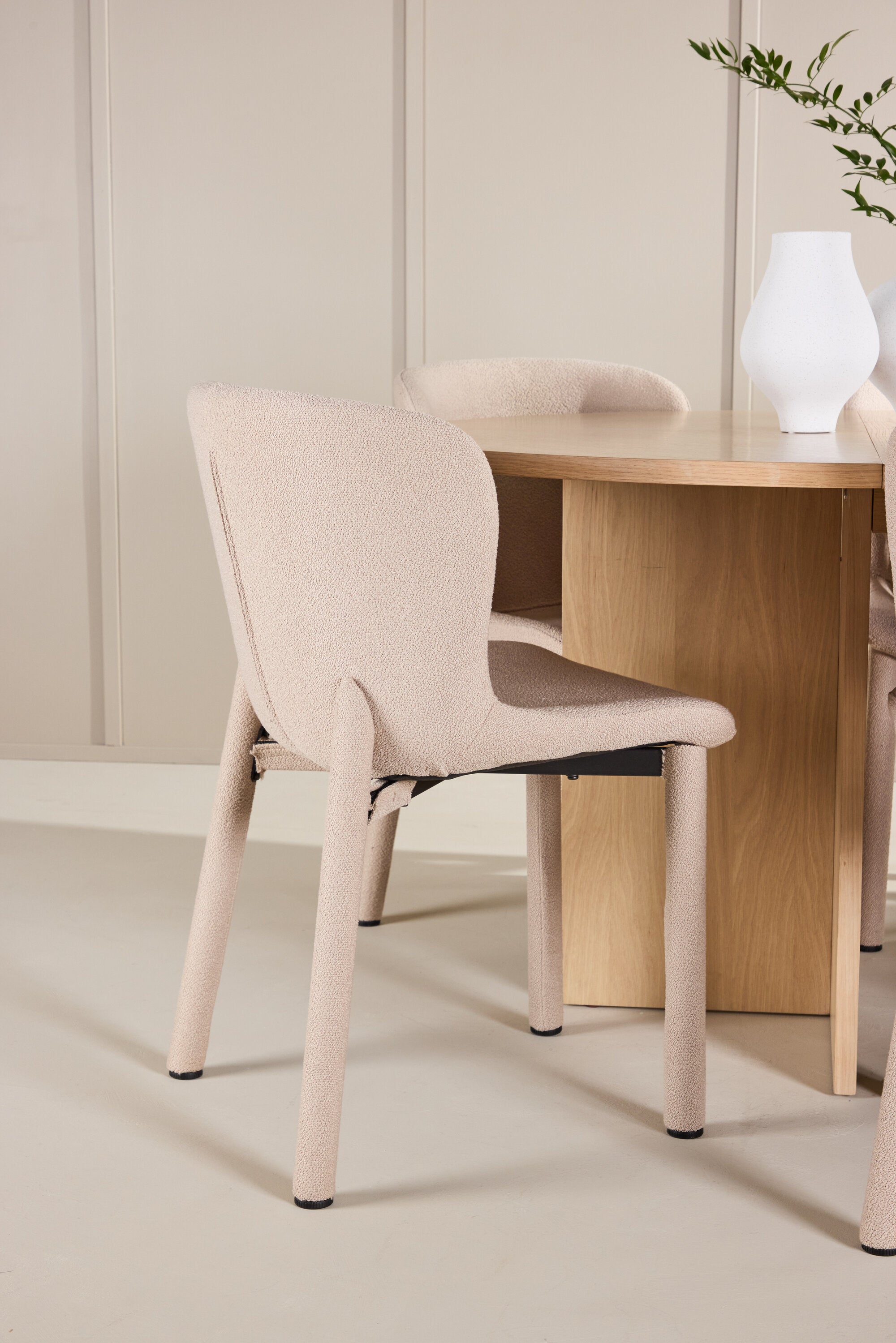 gr24746_7_m_3dddb025-11ee-44be-bd08-08d18dacaa6f Esstisch Strada Mit Astoria Stuhl Ovales Essgruppen Set