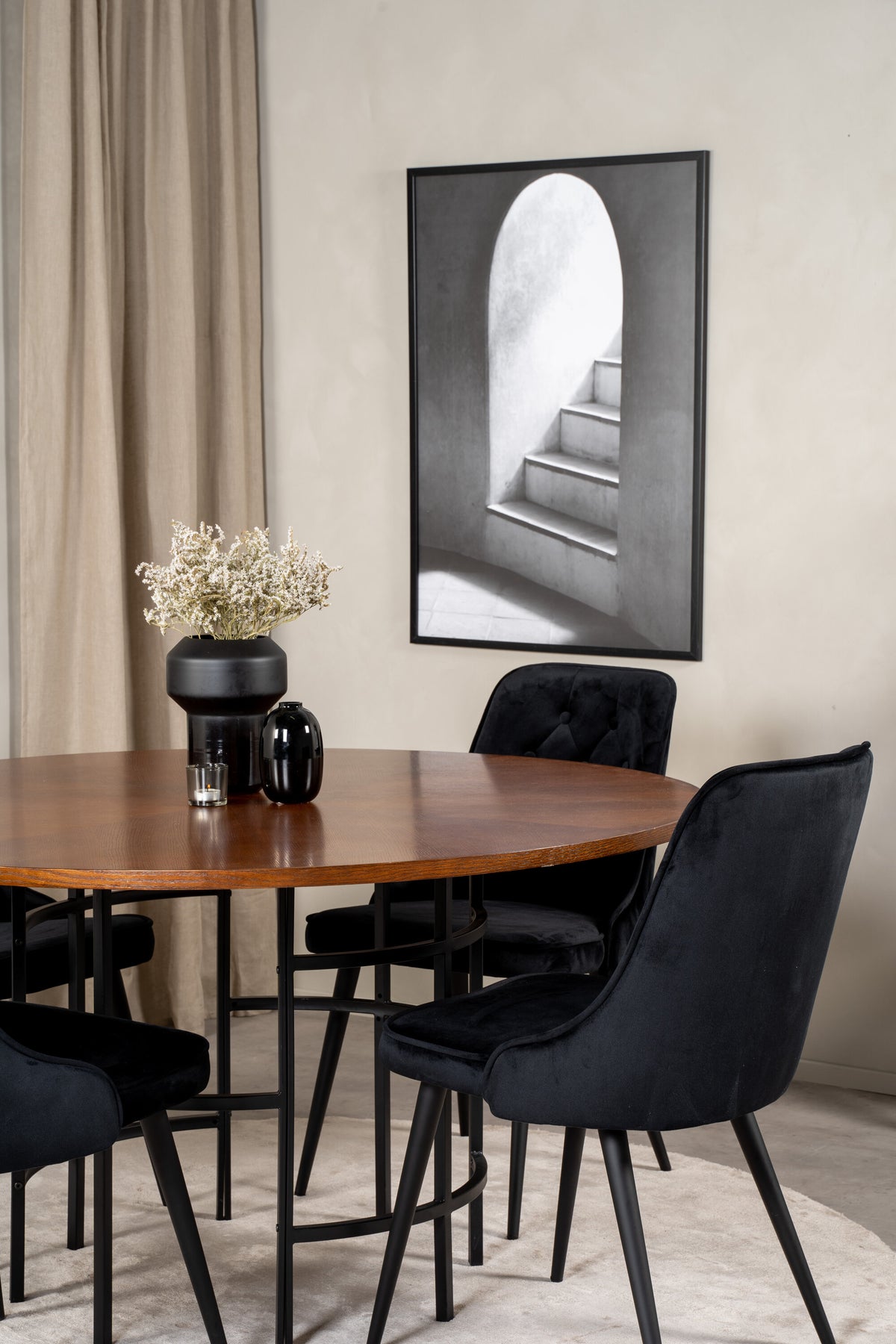 Copenhagen Essgruppe rund mit Esstisch Ø 140 cm und 4 schwarzen Velvet –