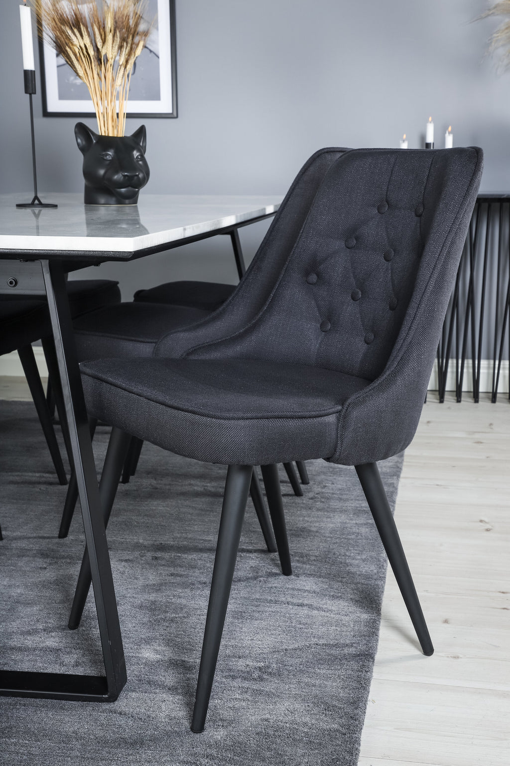Estelle Esstisch mit Samt Deluxe Stühlen