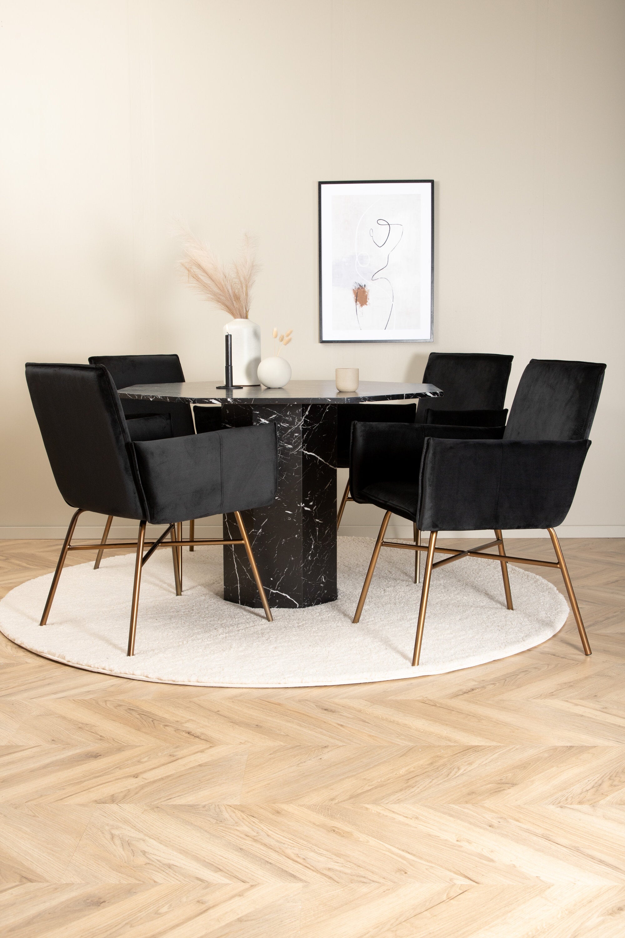 s_gr22353__10_b28fd5d2-d96b-4fa0-89bf-779baa3385b0 Marbs Essgruppe 5 teilig mit schwarzem Marmortisch Ø 110 cm und 4 schwarzen Samtstühlen mit goldfarbenen Beinen